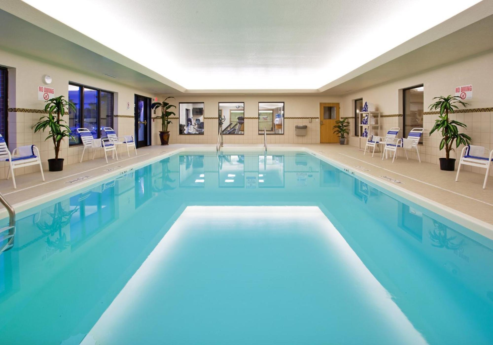 Holiday Inn Express Hotel & Suites Detroit-Utica By Ihg Exteriér fotografie